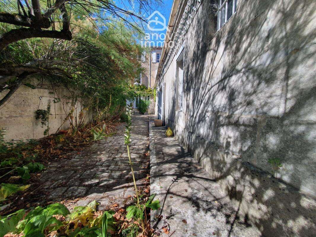 Centre ville, belle maison de 196m2 5/6 ch, jardin - photo 8