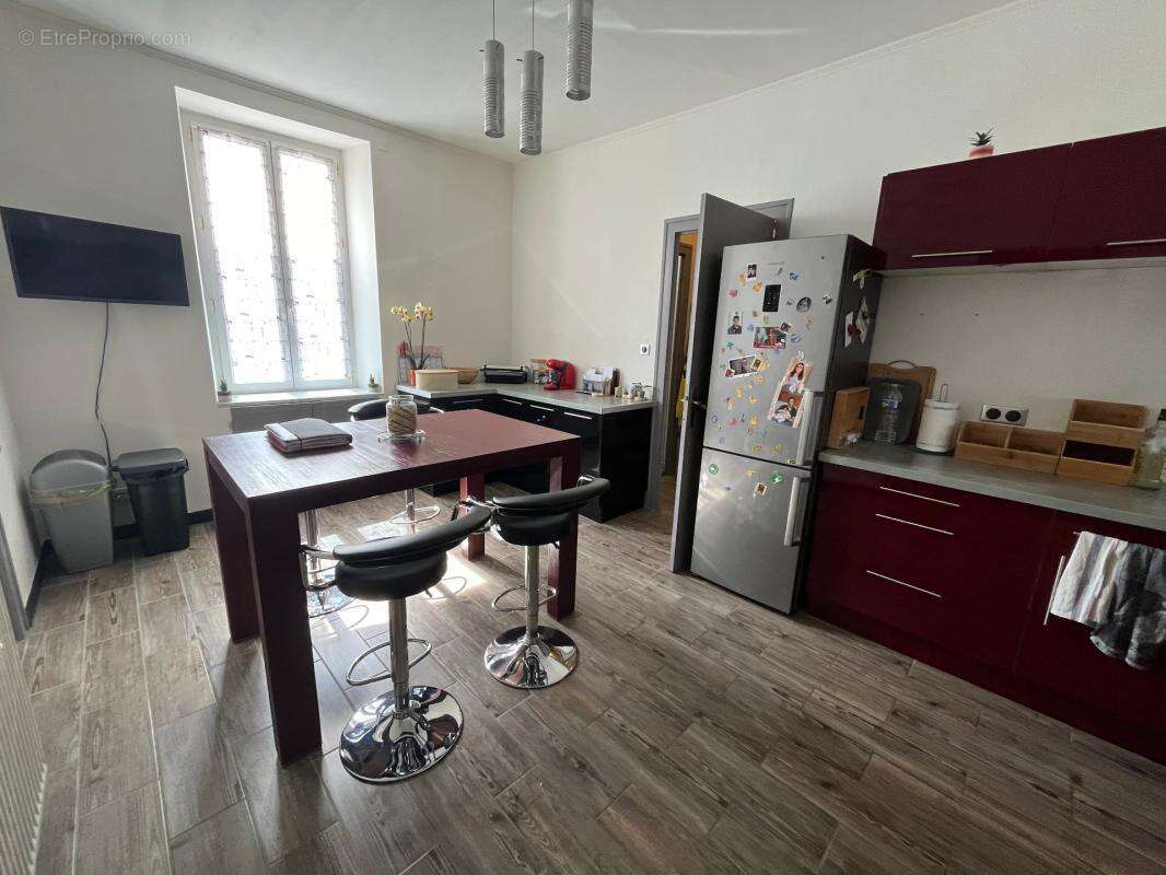 Lucon quartier marche couvert et piscine maison de caractere bourree de charme avec annexes et patio - photo 11