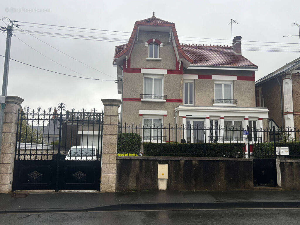Maison 8 pièces 220 m² Châteauroux - photo 4