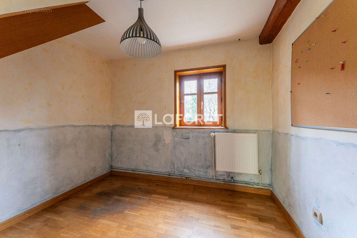 Maison à LA TOUR-DE-SALVAGNY