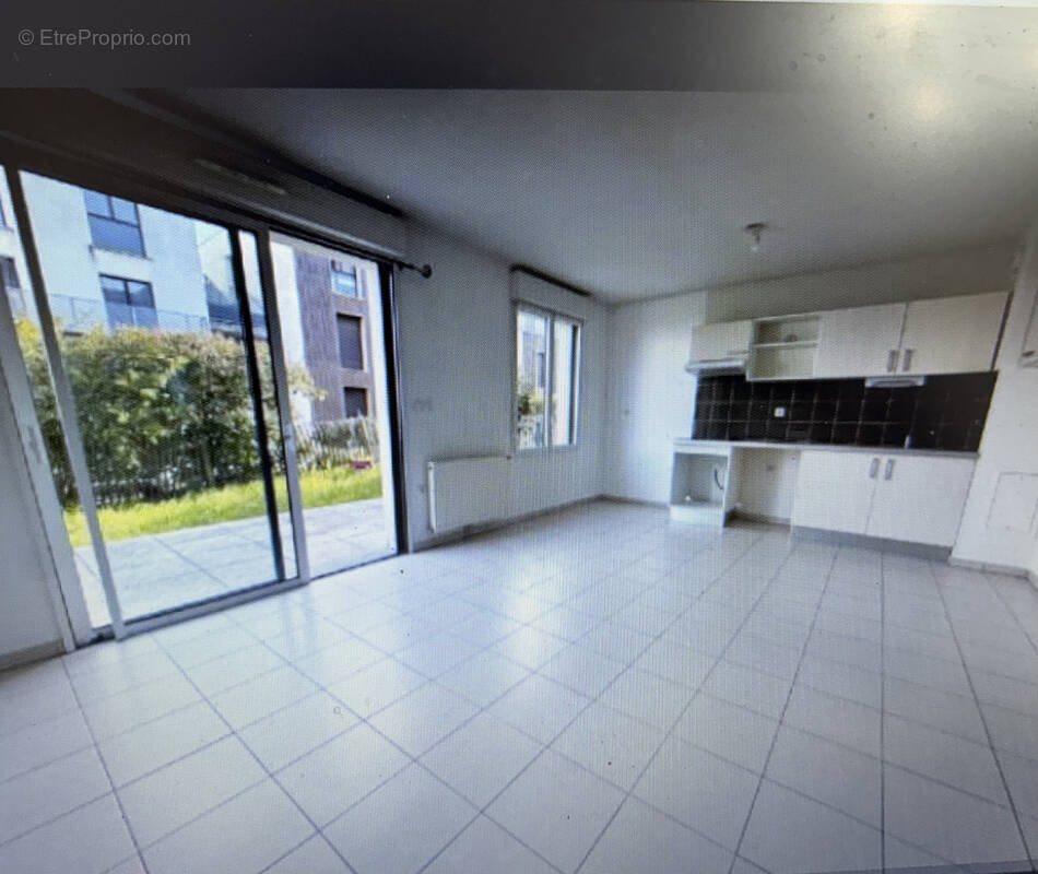 Appartement à BEAUZELLE