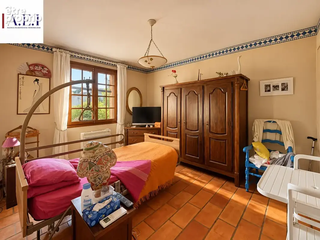 Limite Six-Fours - Villa individuelle de plain-pied avec piscine, dépendance & garage - photo 11