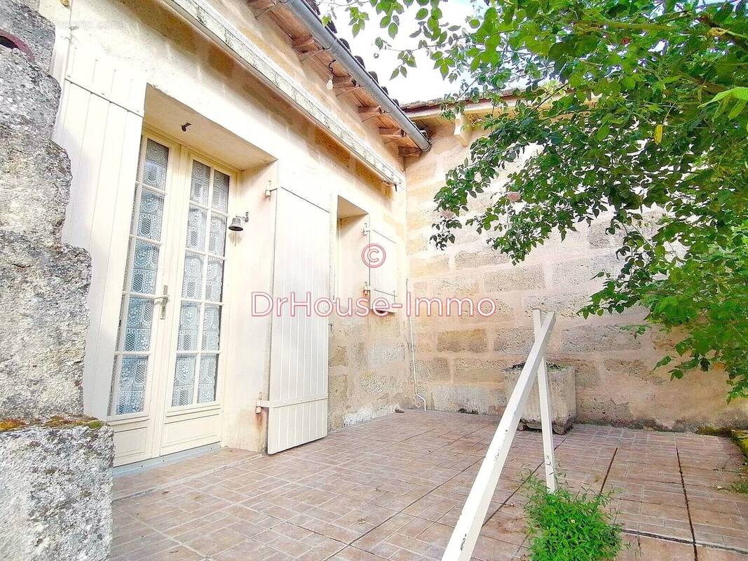 Maison à LES ARTIGUES-DE-LUSSAC