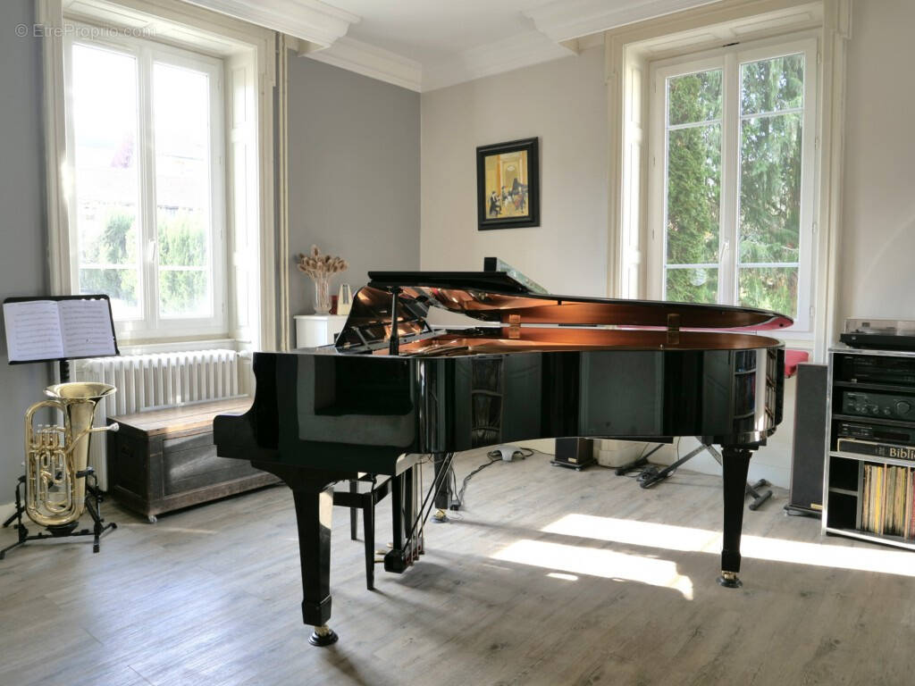 Maison à PONCIN