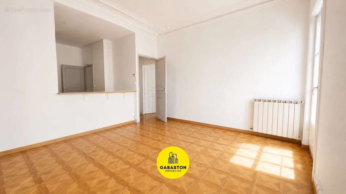 Appartement à MARSEILLE-2E