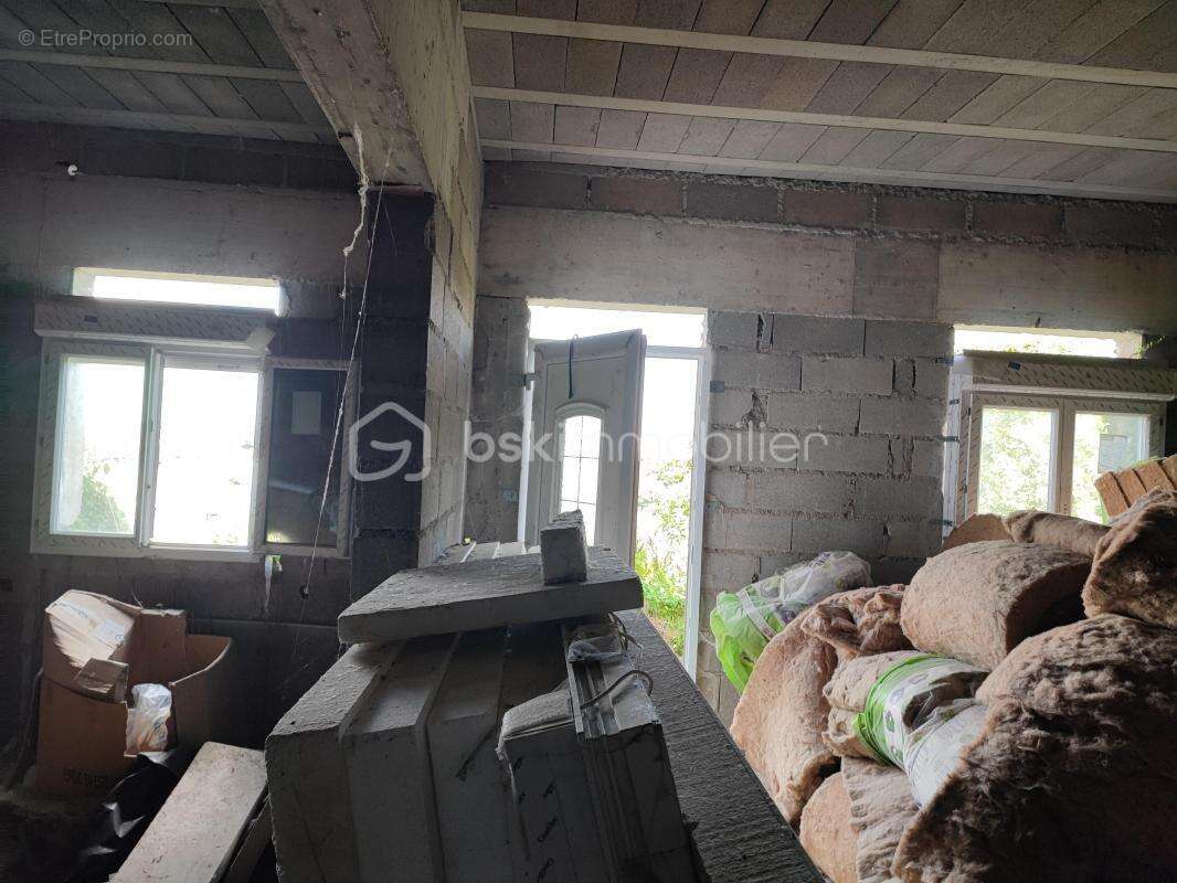 Maison à PONT-SUR-YONNE