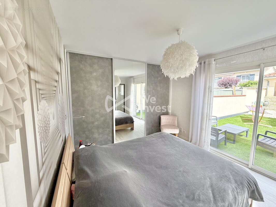 Maison 223 m² à Mozac  - photo 9