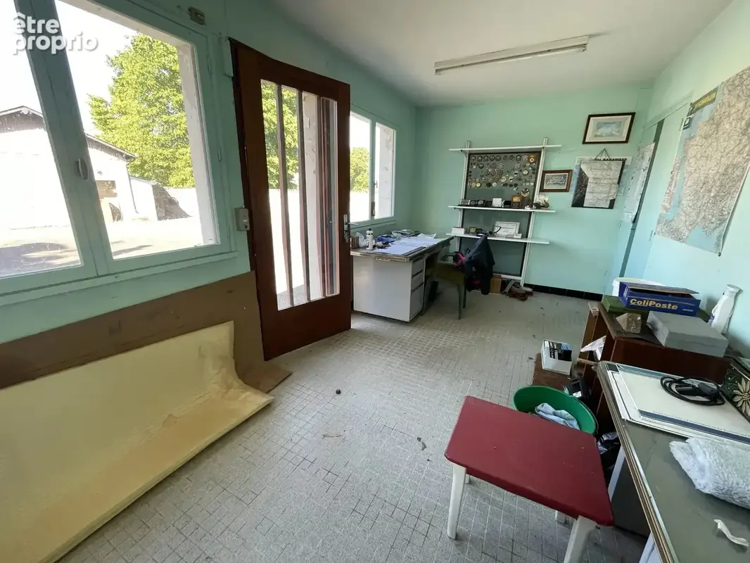 Maison bourgeoise avec terrain et hangar - photo 17