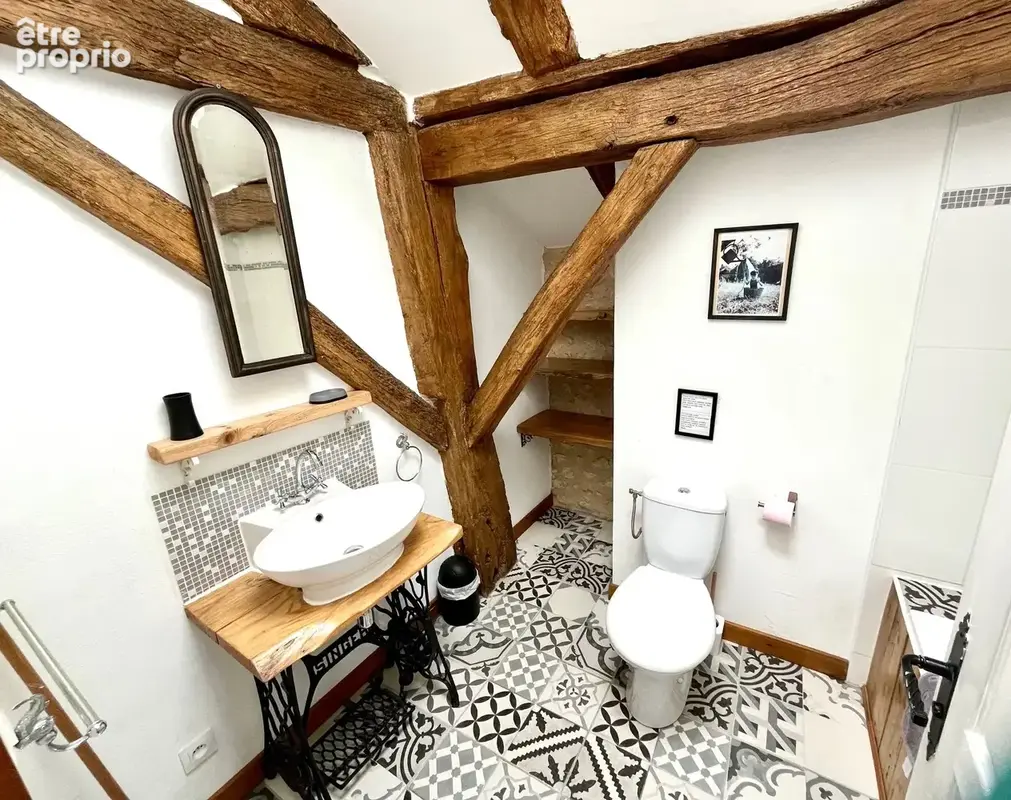 Superbe grange réaménagée avec 6 chambres et 4 salles de bains, offrant une vue imprenable - photo 13