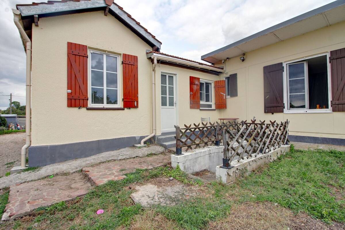 Maison à BENNECOURT