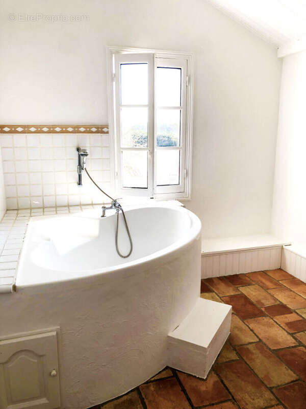 Maison à L'ISLE-SUR-LA-SORGUE