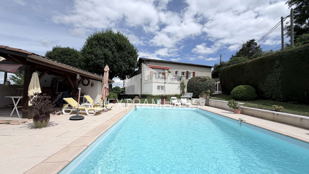 Maison à FLEURIEUX-SUR-L'ARBRESLE