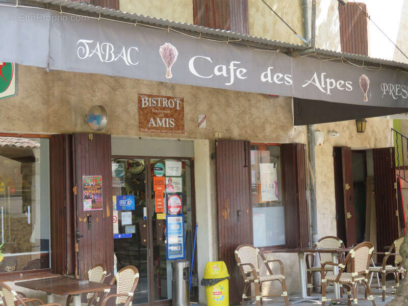 Commerce à ROUMOULES