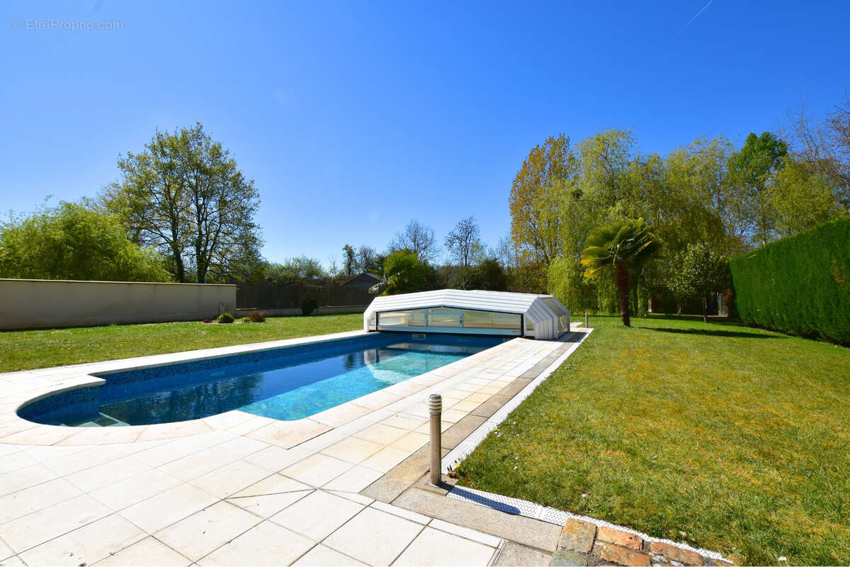 Maison à LES ESSARTS-LE-ROI