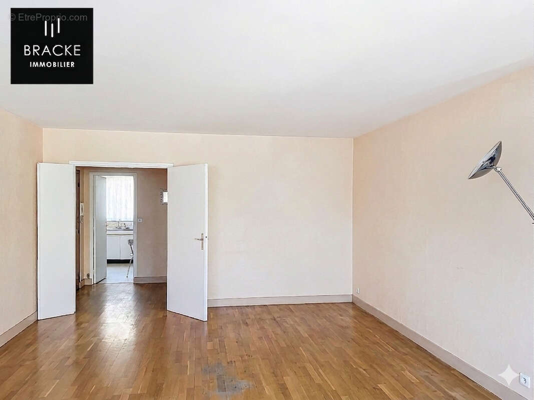 Appartement à COURBEVOIE