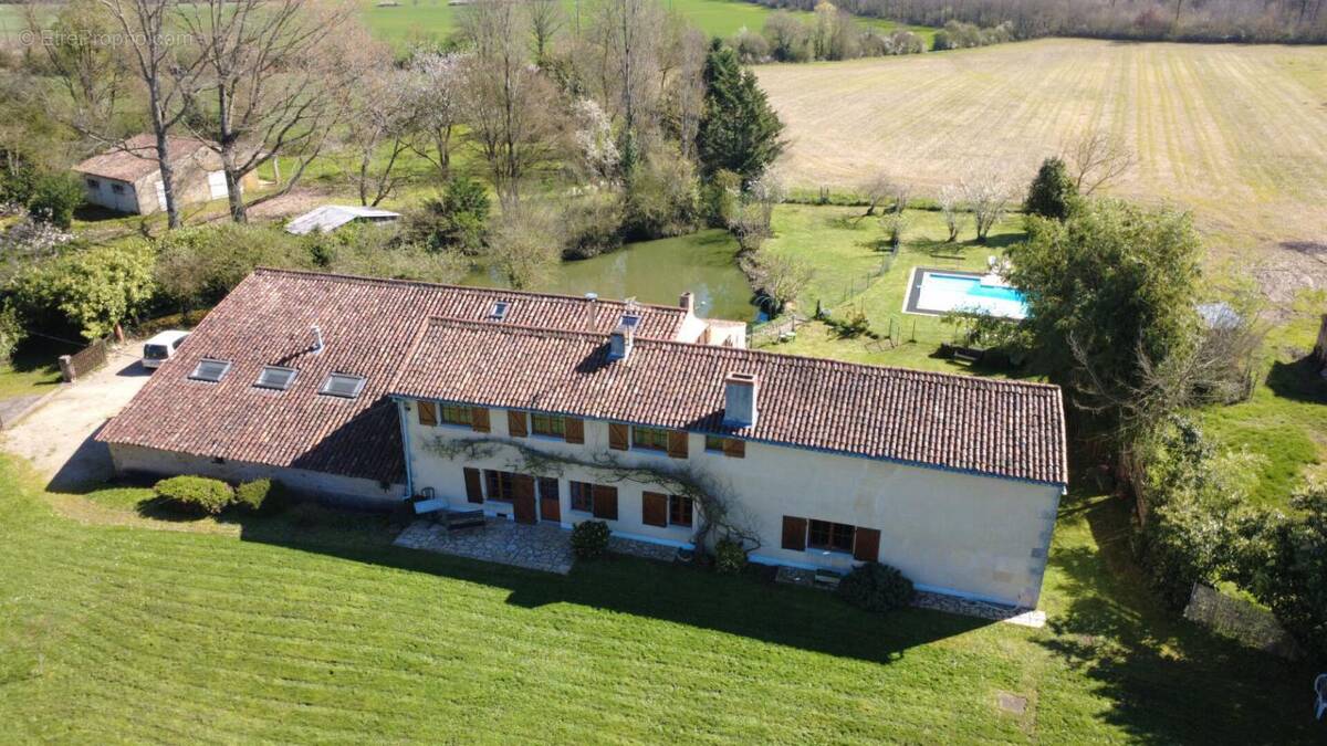 Maison à NOUAILLE-MAUPERTUIS