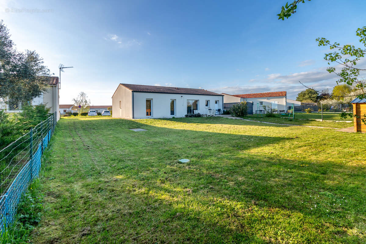 Maison à SAINT-SAVINIEN