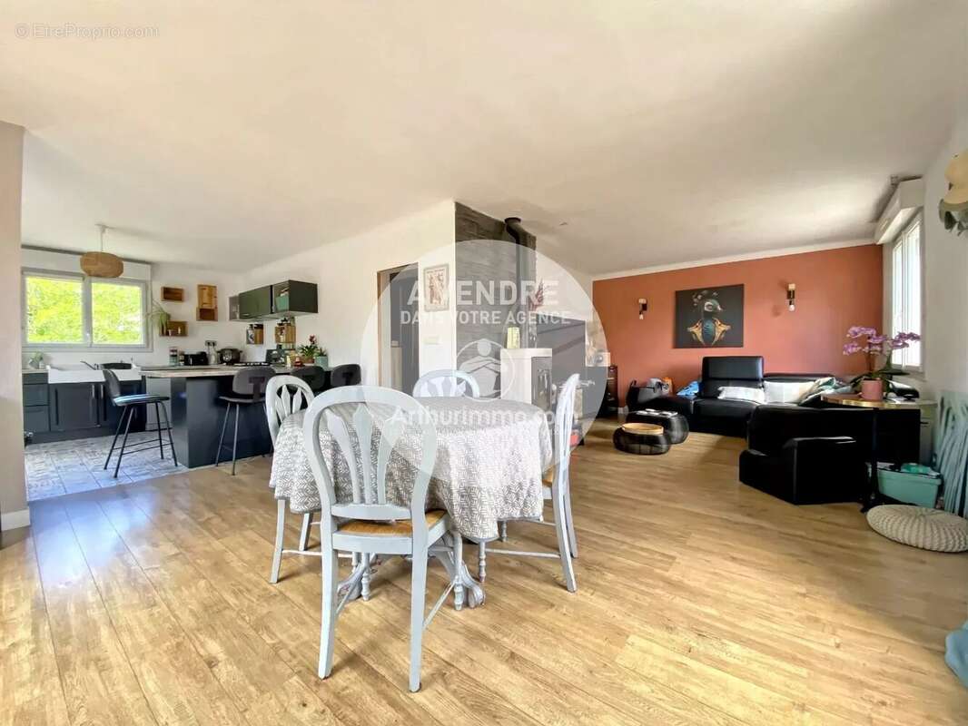 Maison familiale de 5 chambres avec dépendances - photo 3