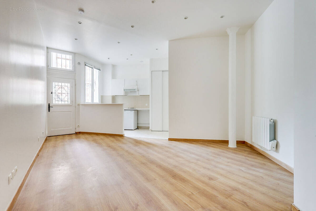 Appartement à PARIS-14E