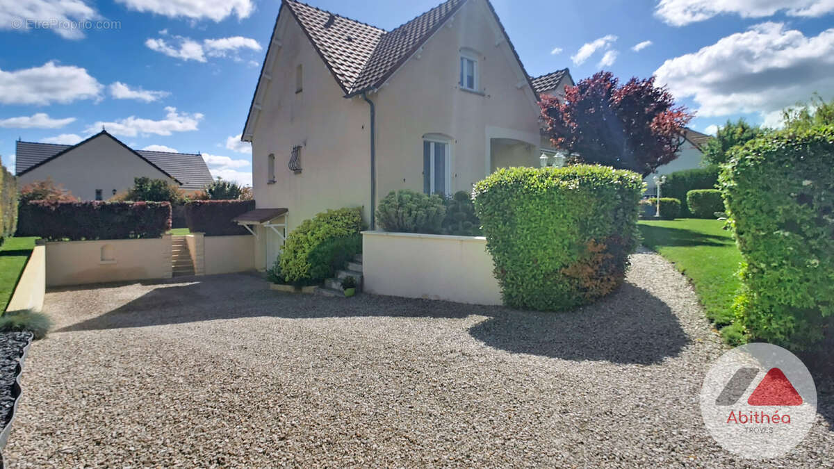Maison à LA RIVIERE-DE-CORPS