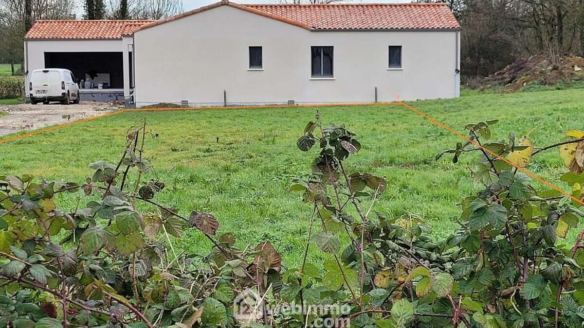 Non viabilisé, libre constructeur - Terrain à LA JONCHERE