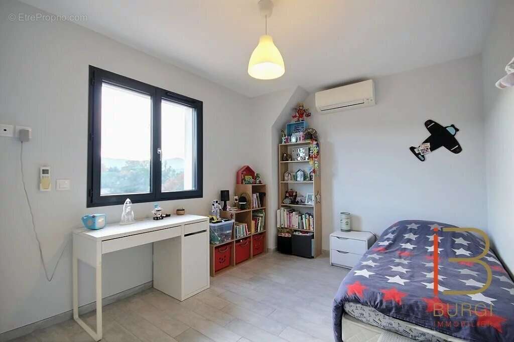 Maison à ROQUEBRUNE-SUR-ARGENS