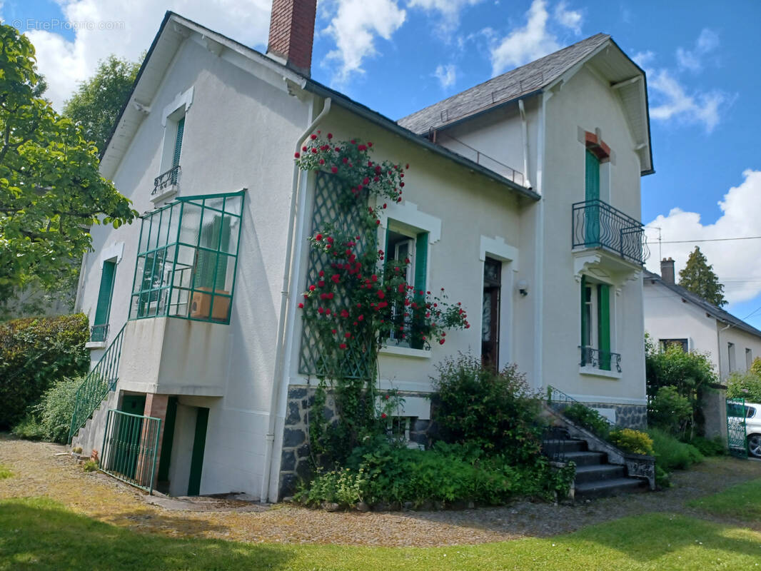 Maison à MAURIAC