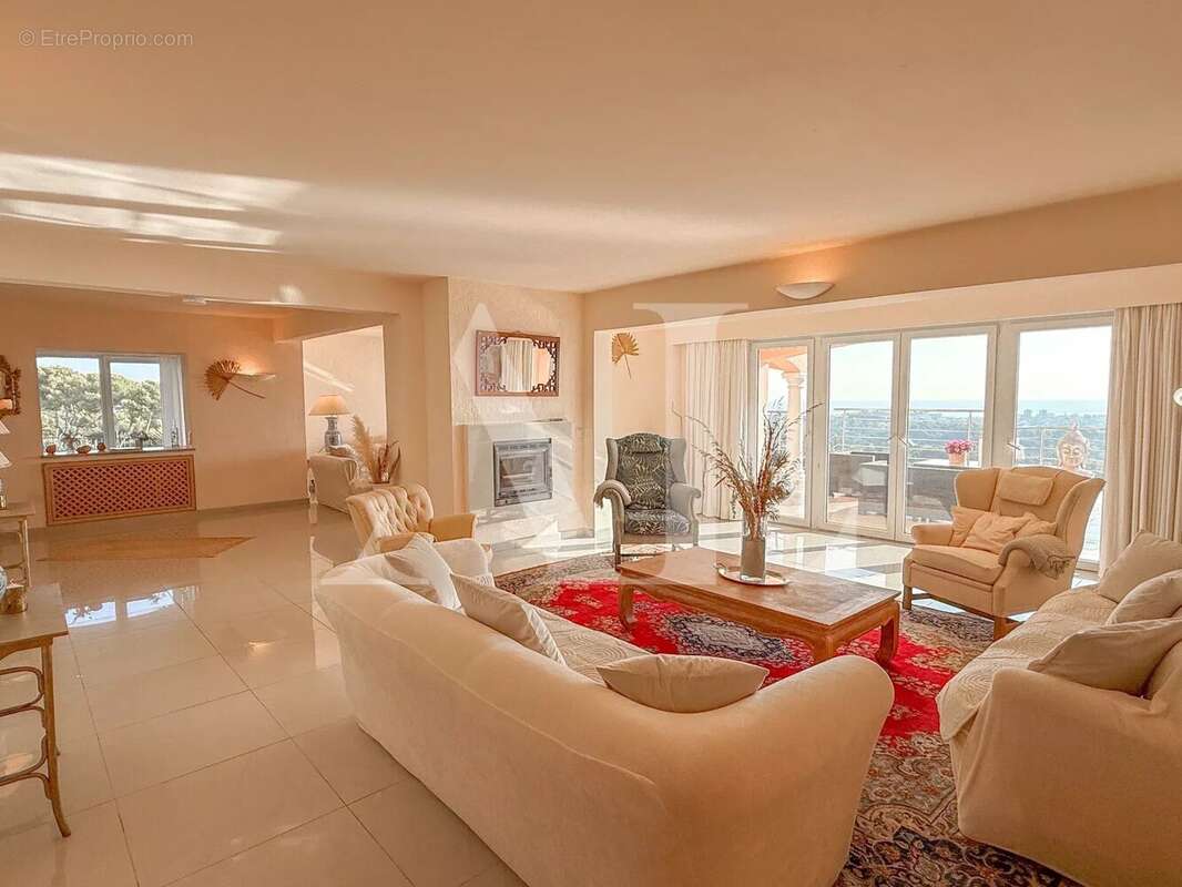 Appartement à VALLAURIS