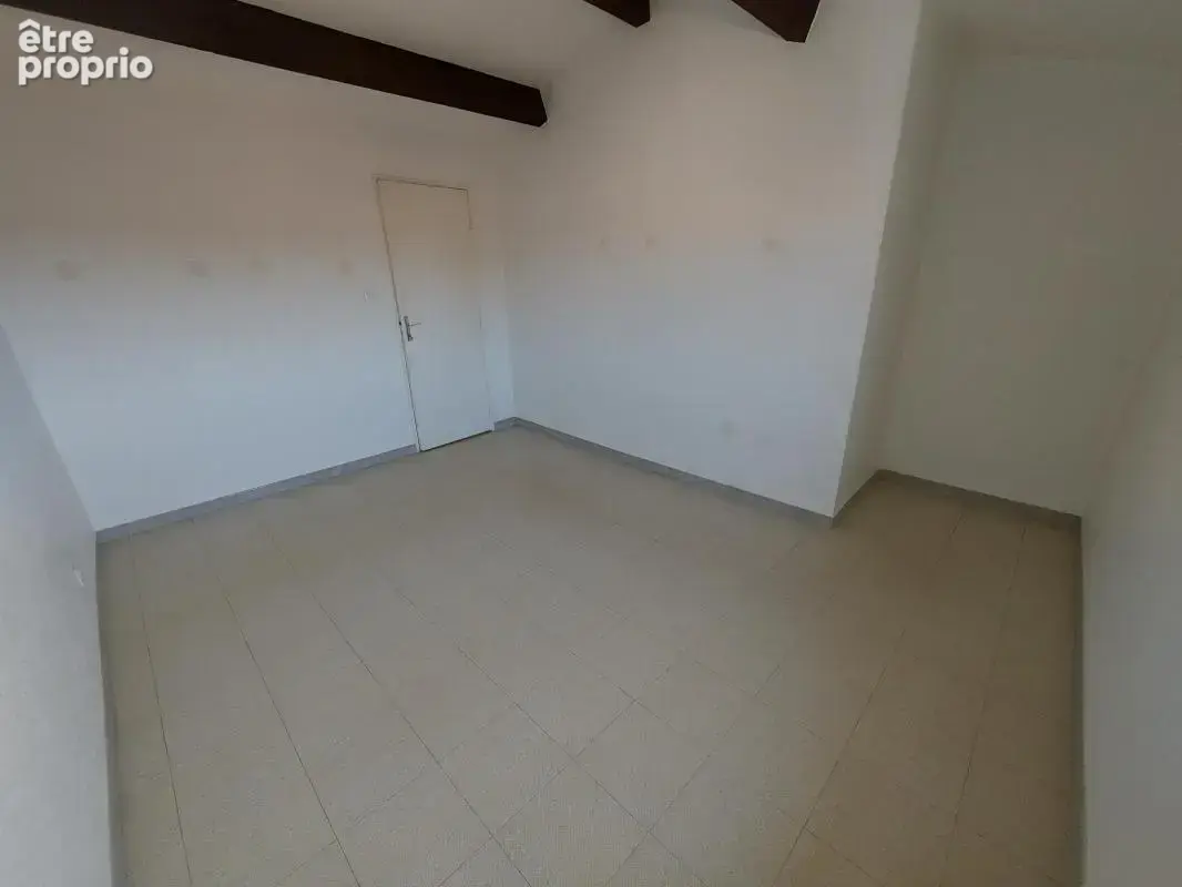 LE PONTET – Maison T6 en triplex avec terrasse et garage - photo 8