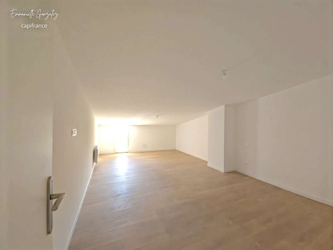 Maison de caractère entièrement rénovée 200m² avec 5 chambres ROUJAN (34) - photo 22
