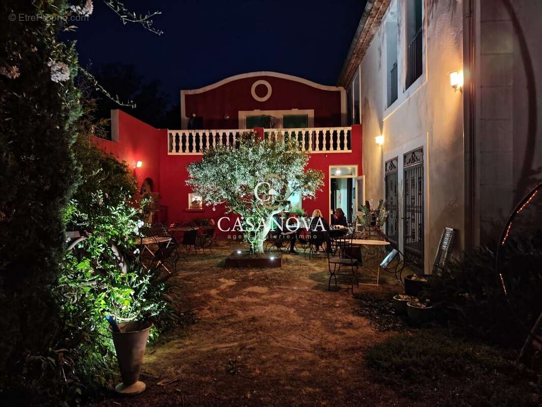 Hôtel à vendre avec 12 suites, un appartement, une piscine et potentiel restauration ou gîtes près de Pézenas - photo 15