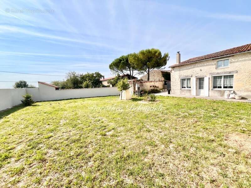 Maison à LA FOYE-MONJAULT