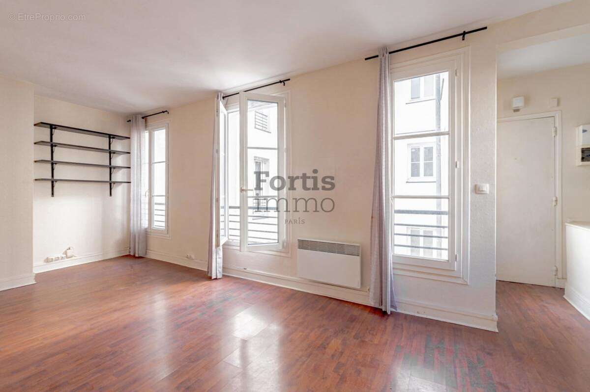 Appartement à PARIS-3E