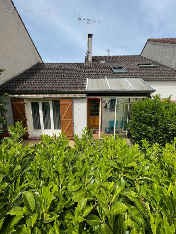 Maison à SAINT-JEAN-DE-BRAYE