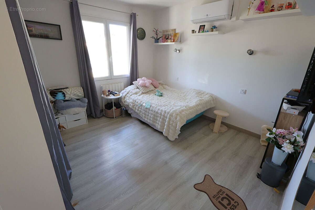 Maison à SAINT-CEZAIRE-SUR-SIAGNE