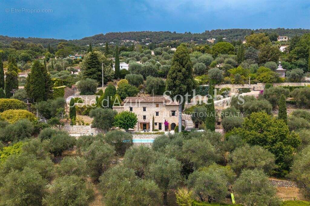 Spéracèdes, ancienne bergerie rénovée de 171 m² avec oliveraie, piscine et potentiel d'extension - photo 9