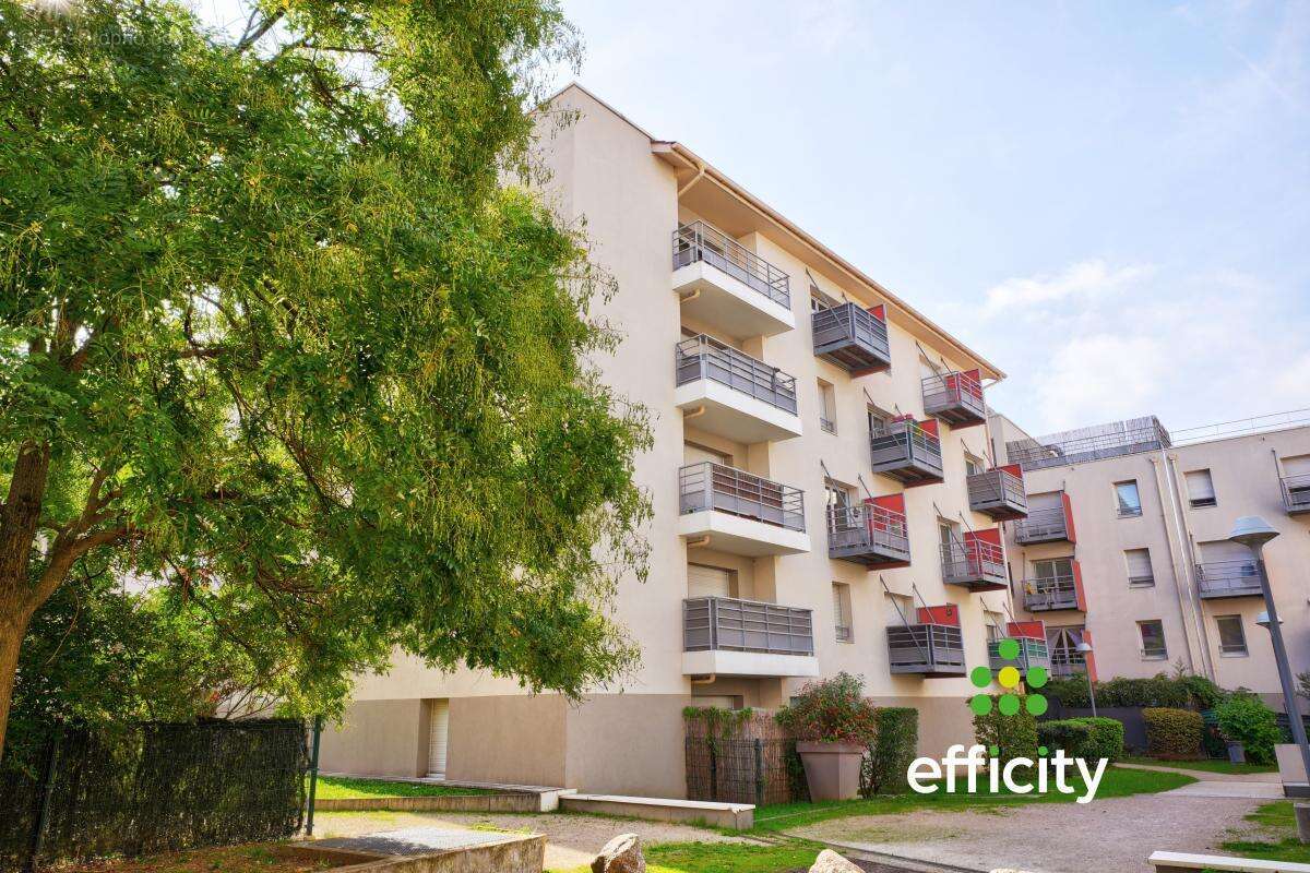 Appartement à PIERRE-BENITE