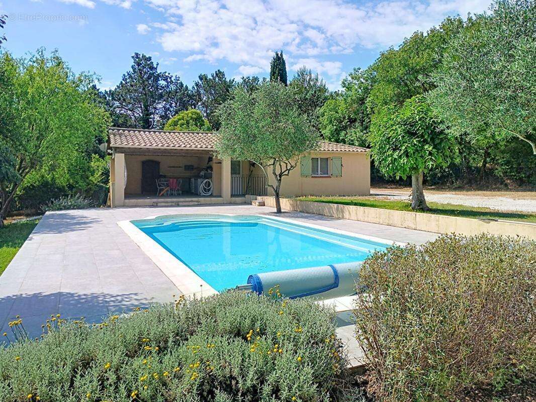 Villa sur 1700m² de terrain avec piscine, appartement et garage - LE VAL - photo 17