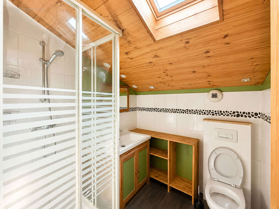 Maison 167 m² à Celle-Levescault  - photo 9