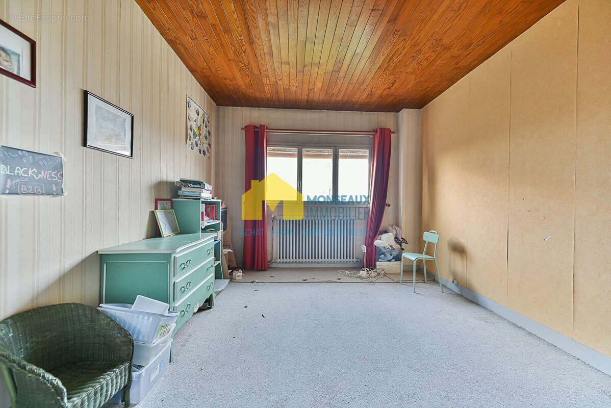 Maison à SAINTE-GENEVIEVE-DES-BOIS