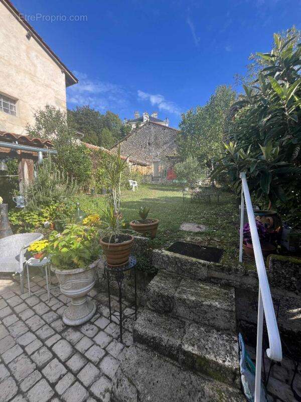 Maison à BOURDEILLES