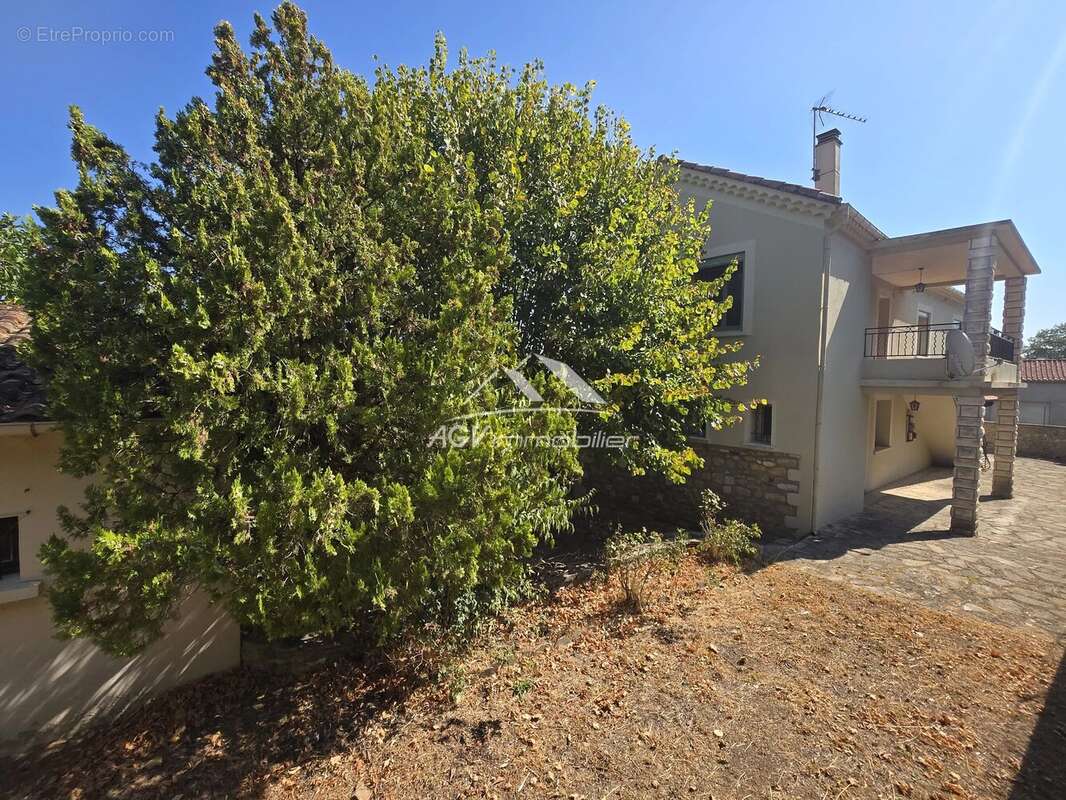 Maison en pierres, 2 logements,double garage - photo 3
