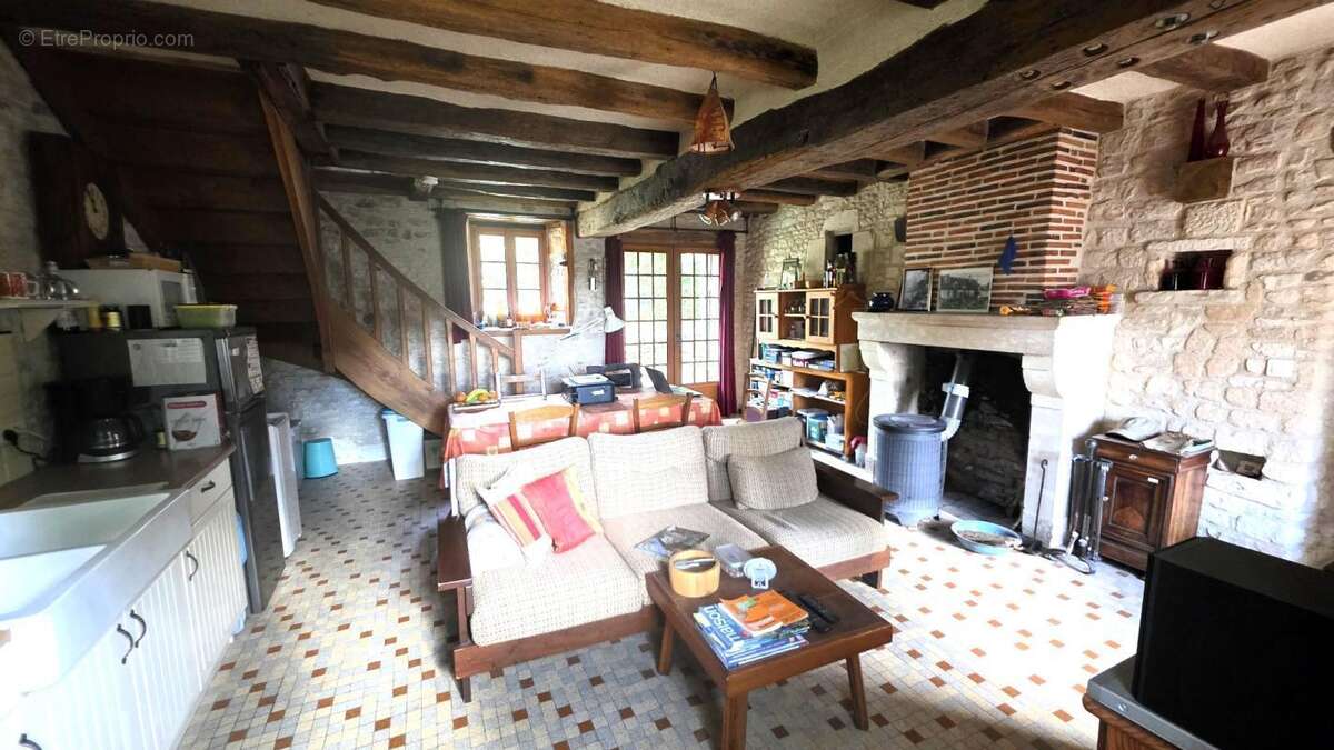 Maison à MEZIERES-EN-BRENNE