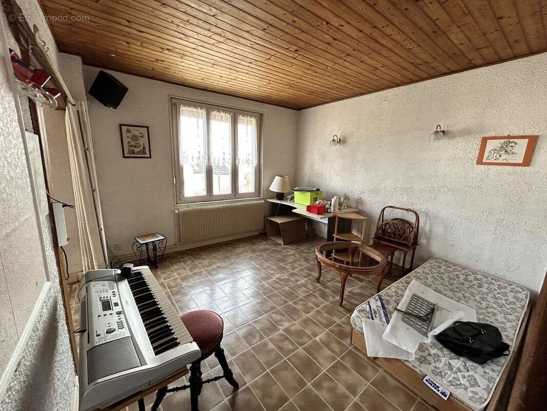 Maison à VIEUX-CHARMONT