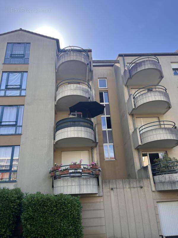 METZ – Quartier Ste Thérèse/ Nouvelle ville- Bel appartement F3 – 3ème étage  avec Balcon - photo 6