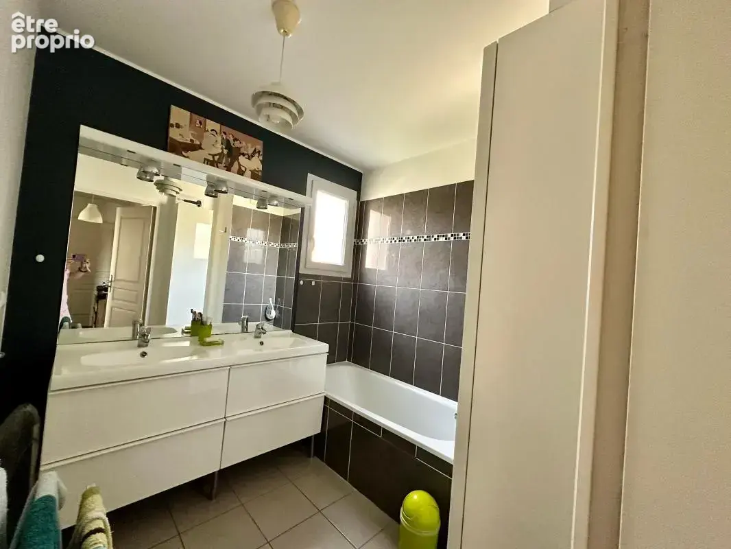 Appartement T3 Lumineux avec Terrasse & Garage – Saint-Priest (Le Village) - photo 7