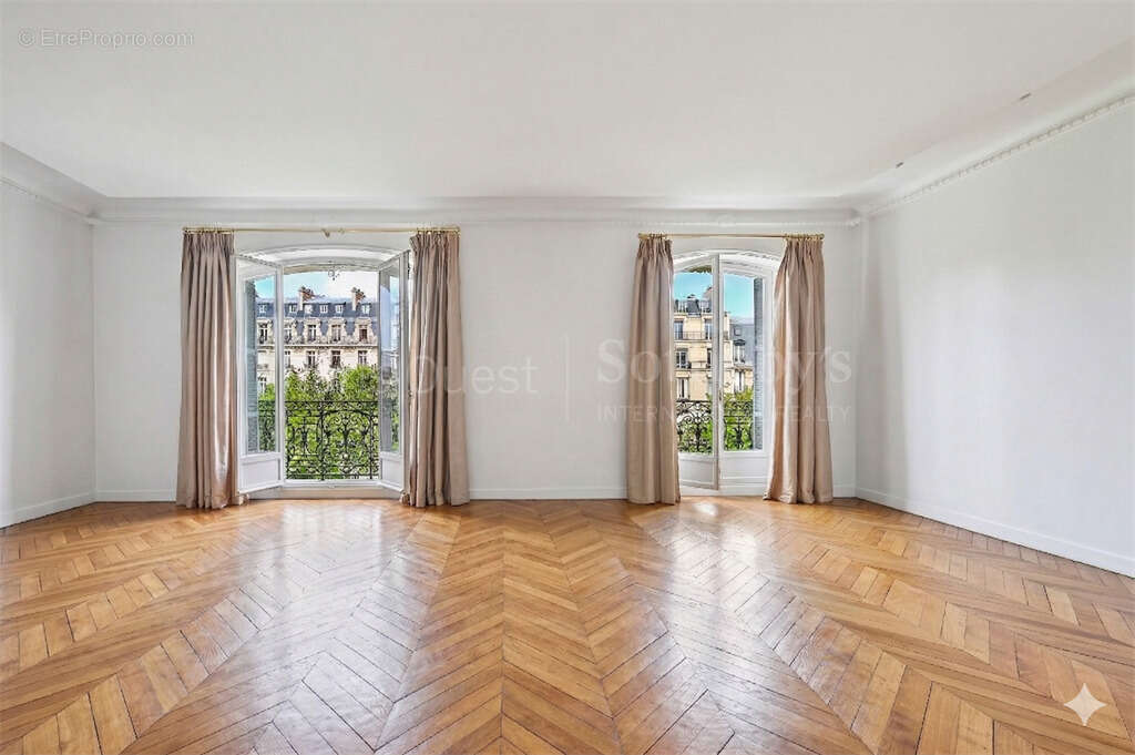 Appartement à PARIS-16E