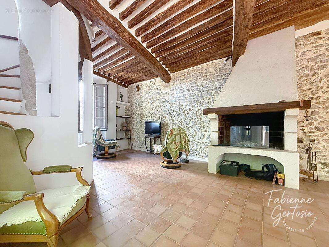 Maison à SOLLIES-VILLE