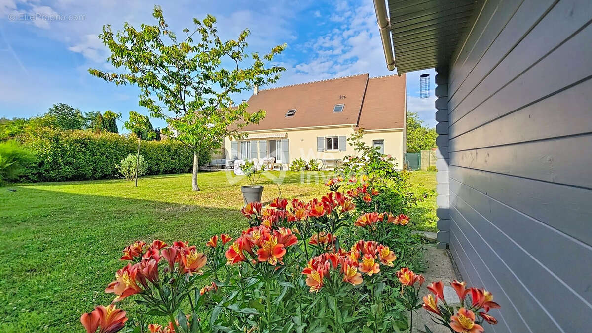 Maison 230 m² à Villeneuve-Le-Comte  - photo 2
