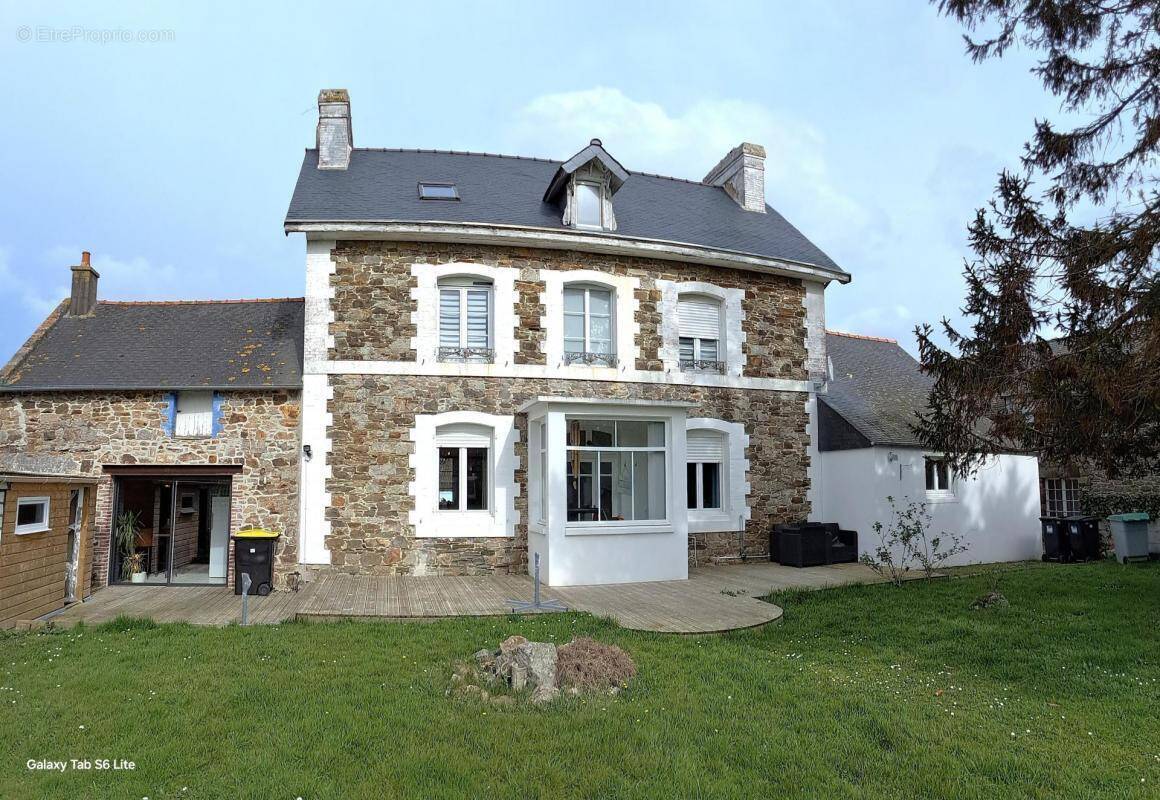Maison à LE VIVIER-SUR-MER